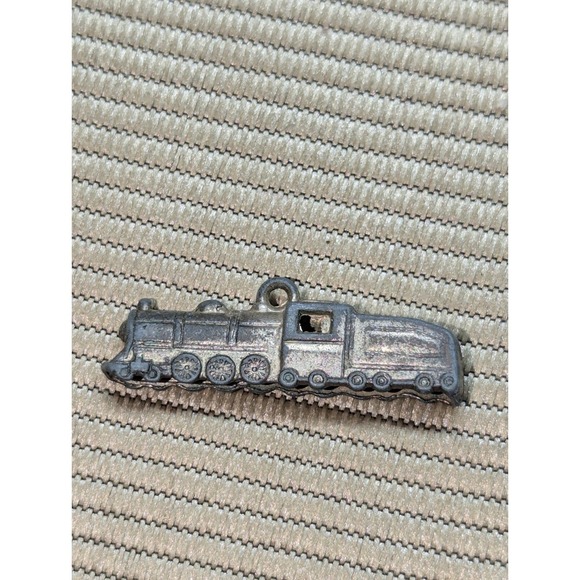 1 Vintage Cracker Jack Gum Ball Metal Toy Prize Train Engine Charm - Picture 1 of 3